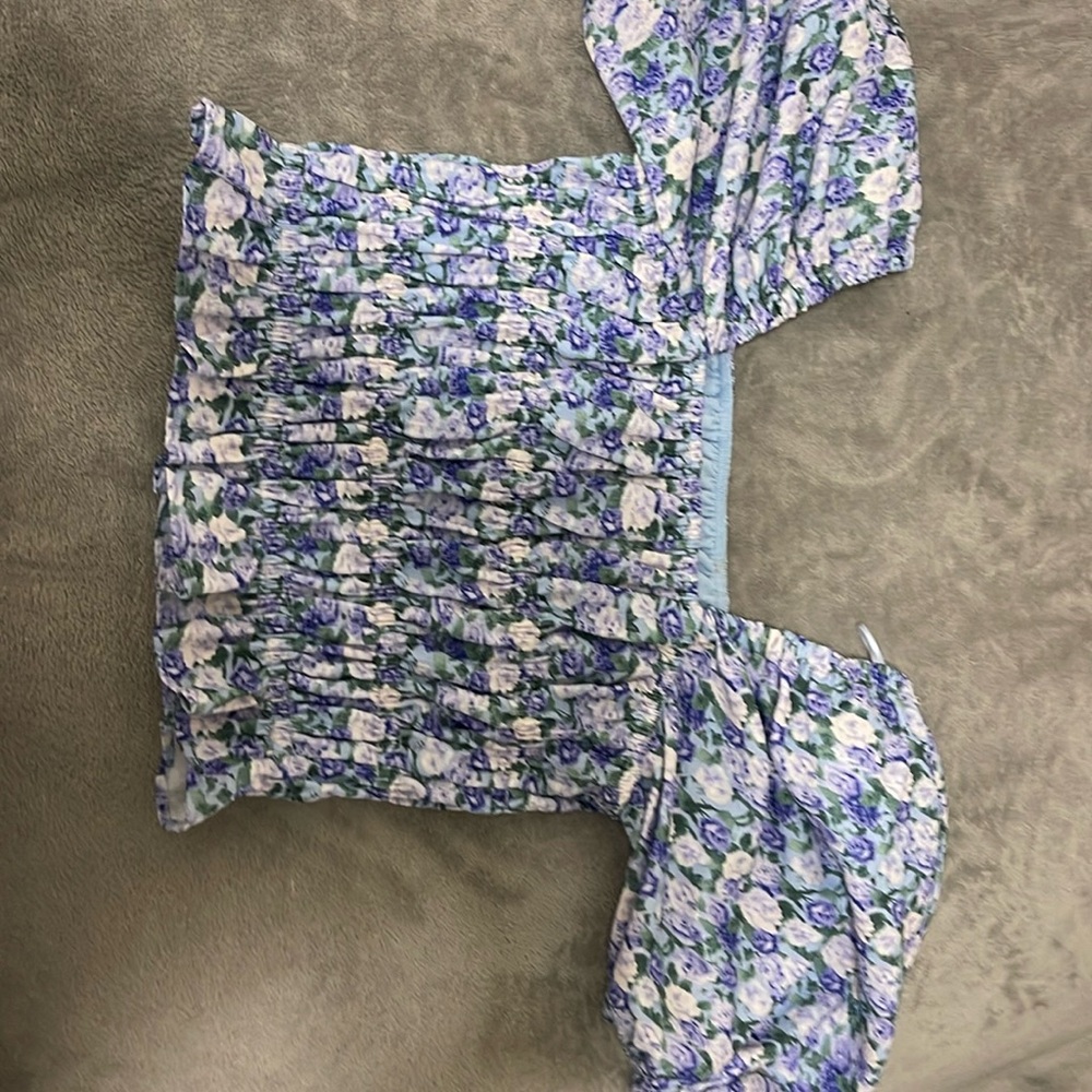 I am selling a purple laven flora top with babydoll sleeves!